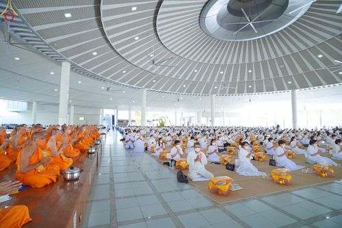 ภาพ No.72780:พิธีเจริญพระพุทธมนต์ และถวายภัตตาหารเป็นสังฆทาน เนื่องในวันคล้ายวันเกิด ครบรอบ 114 ปี คุณยายอาจารย์มหารัตนอุบาสิกาจันทร์ ขนนกยูง วันที่ 19 มกราคม พ.ศ. 2566 ณ หอฉันคุณยายอาจารย์ฯ วัดพระธรรมกาย จ.ปทุมธานี