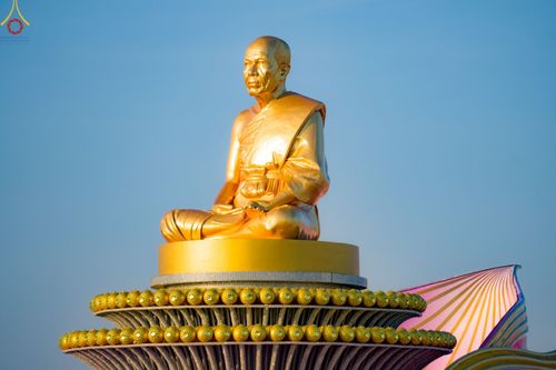 ภาพ No.74705:พิธีตักบาตรพระธรรมยาตราฯ ในโครงการธรรมยาตรากตัญญูบูชา มหาปูชนียาจารย์ พระมงคลเทพมุนี(สด จนฺทสโร) พระผู้ปราบมาร ปีที่ 11 ณ อนุสรณ์สถานลำดับที่ 5 สถานที่เผยแผ่วิชชาธรรมกายครั้งแรก อนุสรณ์สถานบางปลา วัดบางปลา อ.บางเลน จ.นครปฐม วันที่ 29 มกราคม พ.ศ. 2566