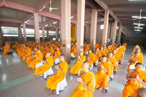 ภาพ No.69203:พระธรรมยาตรา ปฏิบัติศาสนกิจ ทำนุบำรุงศาสนสถาน, สวดธรรมจักร, ปฏิบัติธรรม ร่วมกับชุมชน,นักเรียนเด็กดีวีสตาร์ และร่วมพิธีทอดผ้าป่าบำรุงศาสนสถาน ในโครงการธรรมยาตรากตัญญูบูชา มหาปูชนียาจารย์ พระมงคลเทพมุนี(สด จนฺทสโร) พระผู้ปราบมาร อนุสรณ์สถาน 7 แห่ง ปีที่ 11