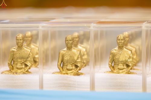 ภาพ No.311638:วันอาทิตย์ต้นเดือนที่ 1 มีนาคม พ.ศ.2569 สัมมนาพิเศษ พิธีมอบรูปหล่อโลหะหลวงปู่วัดปากน้ำ พระมงคลเทพมุนี พิธีมุทิตาสักการะในโอกาสพระครูปลัดรัตนวีรวัฒน์(รังสฤษดิ์ อิทธิจินฺตโก) เจ้าอาวาสวัดพระธรรมกาย  ดำรงตำแหน่งเป็น “ที่ปรึกษาเจ้าคณะจังหวัดปทุมธานี”  ณ ห้อง