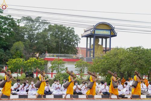 ภาพ No.68959:พิธีต้อนรับพระธรรมยาตรา ในโครงการธรรมยาตรากตัญญูบูชา มหาปูชนียาจารย์ พระมงคลเทพมุนี(สด จนฺทสโร) พระผู้ปราบมาร อนุสรณ์สถาน 7 แห่ง ปีที่ 11 วันที่ 3 มกราคม พ.ศ. 2566 ณ อนุสรณ์สถานมหาวิหารพระมงคลเทพมุนี จ.สุพรรณบุรี
