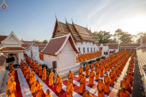 ภาพ No.73363:พิธีจุดประทีปถวายเป็นพุทธบูชา และบูชาธรรมมหาปูชนียาจารย์ ในโครงการธรรมยาตรากตัญญูบูชา มหาปูชนียาจารย์ พระมงคลเทพมุนี(สด จนฺทสโร) พระผู้ปราบมาร ปีที่ 11 ณ อนุสรณ์สถานลำดับที่ 4 สถานที่เกิดด้วยกายธรรม วัดโบสถ์ (บน) บางคูเวียง อ.บางกรวย จ.นนทบุรี วันที่ 21 