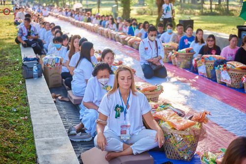 ภาพ No.68348:พิธีตักบาตร ณ พระมหาเจดีย์บรมพุทโธ ประเทศอินโดนีเซีย วันที่ 18 ธันวาคม พ.ศ. 2565