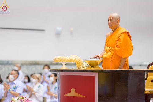 ภาพ No.89223:พิธีประดิษฐานรูปหล่อทองคำ  คุณยายอาจารย์มหารัตนอุบาสิกาจันทร์ ขนนกยูง ภายในมหาวิหารคุณยายอาจารย์ฯ เนื่องในวันครูผู้ค้นพบวิชชาธรรมกาย วันศุกร์ที่ 29 กันยายน พ.ศ. 2566 ณ วัดพระธรรมกาย จ.ปทุมธานี