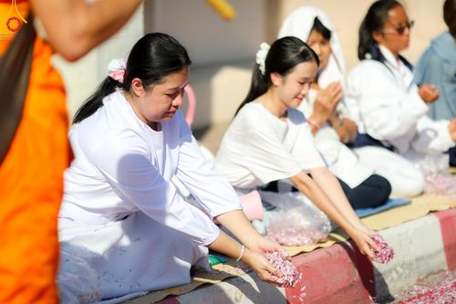 ภาพ No.105630:พิธีต้อนรับพระธรรมยาตรา ในโครงการธรรมยาตรากตัญญูบูชา มหาปูชนียาจารย์ พระมงคลเทพมุนี(สด จนฺทสโร) พระผู้ปราบมาร อนุสรณ์สถาน 7 แห่ง ปีที่ 12 วันที่ 3 มกราคม พ.ศ. 2567 ณ อนุสรณ์สถานโลตัสแลนด์ จ.สุพรรณบุรี