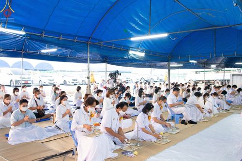 ภาพ No.74486:พิธีถวายภัตตาหารเป็นสังฆทาน แด่คณะพระธรรมยาตราฯ ในโครงการธรรมยาตรากตัญญูบูชา มหาปูชนียาจารย์ พระมงคลเทพมุนี(สด จนฺทสโร) พระผู้ปราบมาร อนุสรณ์สถาน 7 แห่ง ปีที่ 11 วันที่ 27 มกราคม พ.ศ. 2566