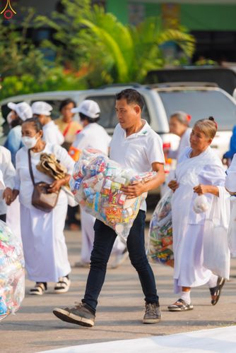 ภาพ No.297738:วันที่ 18 มกราคม พ.ศ. 2569 พิธีตักบาตรพระธรรมยาตรา ณ วัดโบสถ์บน ต.บางคูเวียง จ.นนทบุรี อนุสรณ์สถานลำดับที่ 4 สถานที่เกิดด้วยกายธรรม ในโครงการธรรมยาตรา กตัญญูบูชา มหาปูชนียาจารย์ พระมงคลเทพมุนี(สด จนฺทสโร) พระผู้ปราบมาร อนุสรณ์สถาน 7 แห่ง ปีที่ 14