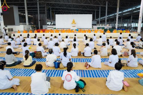 ภาพ No.105540:พิธีถวายภัตตาหารเป็นสังฆทาน แด่คณะพระธรรมยาตราฯ ในโครงการธรรมยาตรากตัญญูบูชา มหาปูชนียาจารย์ พระมงคลเทพมุนี(สด จนฺทสโร) พระผู้ปราบมาร อนุสรณ์สถาน 7 แห่ง ปีที่ 12 วันที่ 3 มกราคม พ.ศ. 2567 ณ สภาธรรมกายสากล วัดพระธรรมกาย