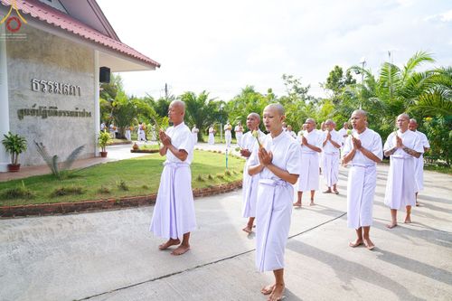 ภาพ No.65426:พิธีขอขมาผู้ปกครอง โดยนาคธรรมทายาท ในโครงการอุปสมบทบูชาธรรม มหาปูชนียาจารย์ประจำปี 2565 วันที่ 19 พฤศจิกายน พ.ศ. 2565 ณ ศูนย์ปฏิบัติธรรมลำปาง