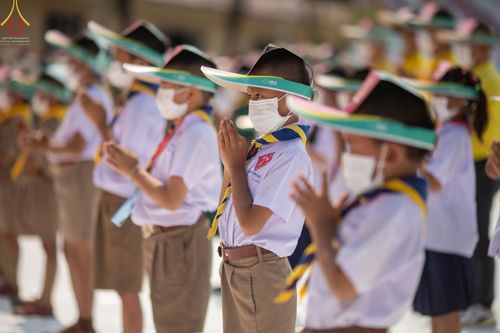 ภาพ No.72727:พระธรรมยาตรา ปฏิบัติศาสนกิจทำนุบำรุงศาสนสถาน, สวดธรรมจักร ,ปฏิบัติธรรม ร่วมกับชุมชน,นักเรียนเด็กดีวีสตาร์ ในโครงการธรรมยาตรากตัญญูบูชา มหาปูชนียาจารย์ พระมงคลเทพมุนี(สด จนฺทสโร) พระผู้ปราบมาร อนุสรณ์สถาน 7 แห่ง ปีที่ 11 ณ วัดโบสถ์(บน) อ.บางกรวย จ.นนทบุรี