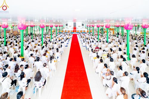 ภาพ No.137750:พิธีอุปสมบทสามเณรอุทิศชีวิต 11 รูป วันวิสาขบูชา พุธที่ 22 พฤษภาคม พ.ศ.2567 ณ อุโบสถ วัดพระธรรมกาย