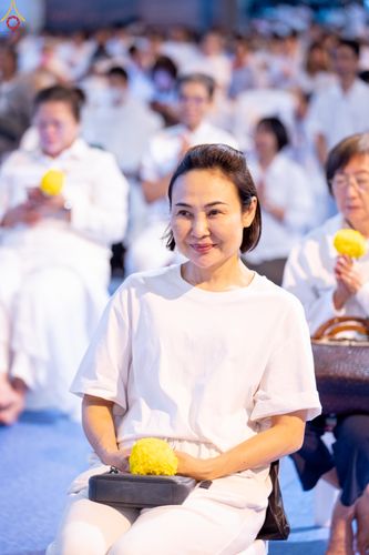 ภาพ No.280405:วันที่ 31 ธันวาคม พ.ศ.2568 -วันที่ 1 มกราคม พ.ศ.2569 พิธีฉลองชัยสวดมนต์บทธัมมจักกับปปวัตนสูตร ครบ 8,000,000,000 จบ , พิธีสวดมนต์ข้ามปี ณ วัดพระธรรมกาย