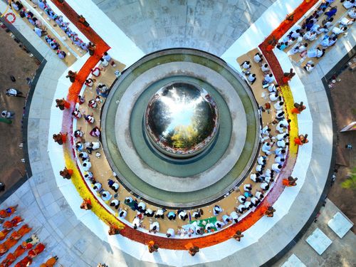 ภาพ No.70649:พิธีต้อนรับพระธรรมยาตรา ในโครงการธรรมยาตรากตัญญูบูชา มหาปูชนียาจารย์ พระมงคลเทพมุนี(สด จนฺทสโร) พระผู้ปราบมาร อนุสรณ์สถาน 7 แห่ง ปีที่ 11 วันที่ 14 มกราคม พ.ศ. 2566 ณ อนุสรณ์สถานลำดับที่ 3 สถานที่เกิดในเพศสมณะ วัดสองพี่น้อง อ.สองพี่น้อง จ.สุพรรณบุรี