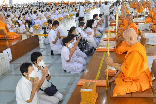 ภาพ No.75420:พิธีสวดพระพุทธมนต์และถวายภัตตาหารเป็นสังฆทาน เนื่องในวันมหาปูชนียาจารย์ วันที่ 3 กุมภาพันธ์ พ.ศ. 2565 ณ วัดพระธรรมกาย อ.คลองหลวง จ.ปทุมธานี