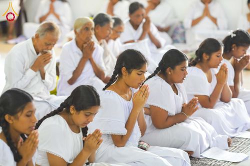 ภาพ No.317815:วันที่ 1 เมษายน พ.ศ. 2569 พิธีสวดธัมมจักกัปปวัตตนสูตรนานาชาติ ในวันพระใหญ่ ขึ้น 15 ค่ำ เดือน 5 (Poya Day)  ณ ศรีธรรมนันทะปิริเวนะ เเละ  วัดวิมลวิหาร นาวละ ประเทศศรีลังกา