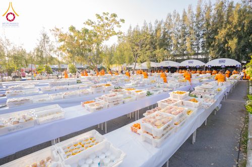 ภาพ No.292714:วันที่ 12 มกราคม พ.ศ. 2569 พิธีถวายภัตตาหารเป็นสังฆทาน แด่พระธรรมยาตรา ณ อนุสรณ์สถานมหาวิหารพระมงคลเทพมุนี (โลตัสแลนด์) อ.สองพี่น้อง จ.สุพรรณบุรี ในโครงการธรรมยาตรา กตัญญูบูชา มหาปูชนียาจารย์ พระมงคลเทพมุนี(สด จนฺทสโร) พระผู้ปราบมาร อนุสรณ์สถาน 7 แห่ง ปี