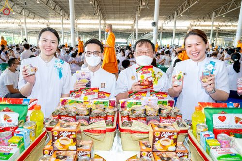 ภาพ No.81499:พิธีตักบาตร ข้าวสารอาหารแห้ง และพิธีบูชาข้าวพระ ณ สภาธรรมกายสากล วัดพระธรรมกาย วันเสาร์ที่ 3 มิถุนายน 2566