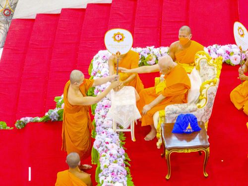 ภาพ No.85220:พิธีมุทิตาสักการะพระภิกษุ ผู้สอบได้เปรียญธรรม ๙ ประโยคระดับโลก, พิธีมอบโล่เกียรติยศและทุนการศึกษา สำนักเรียนบาลีดีเด่นทั่วประเทศ ในวันสมาธิโลก อาทิตย์ที่ 6 สิงหาคม พ.ศ. 2566 ณ สภาธรรมกายสากล วัดพระธรรมกาย