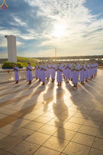 ภาพ No.82679:พิธีเวียนประทักษิณ, พิธีวันทาเจดีย์ ณ มหาธรรมกายเจดีย์  พิธีบรรพชาหมู่พระพี่เลี้ยงเข้าพรรษา, ธรรมทายาทอุดมศึกษา รุ่นที่ 50(ภาคฤดูฝน) และธรรมทายาทพุทธศาสตร์สากล รุ่นที่ 7 (ภาคฤดูฝน) วันเสาร์ที่ 17 มิถุนายน พ.ศ. 2566 ณ  โบสถ์พระไตรปิฎก วัดพระธรรมกาย จ.ปทุม