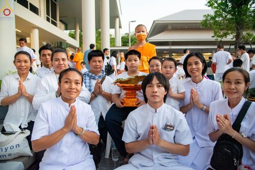 ภาพ No.78432:พิธีตัดปอยผม โครงการหน่อแก้วเปรียญธรรมรุ่นที่ 11  วันที่ 26 มีนาคม พ.ศ.2566  ณ หมู่กุฏิสามเณร อาคารค่ายจองแชมป์ วัดพระธรรมกาย