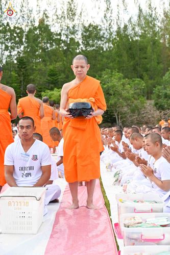 ภาพ No.341015:วันที่ 26 กรกฎาคม พ.ศ. 2569 โครงการพัฒนาคุณธรรม จริยธรรม สำหรับนักเรียนนายสิบตำรวจ (นสต.) รุ่นที่ 17 ศูนย์ฝึกอบรมตำรวจภูธรภาค 1 ได้จัดกิจกรรม ตักบาตรเพื่อน้อมอุทิศถวายเพื่อเป็นพระราชกุศลฯ  และปฏิบัติธรรม ติวธรรมมะ ณ ศูนย์ปฏิบัติธรรมเวิล์ดพีช วัลเล่ย์ (Wo
