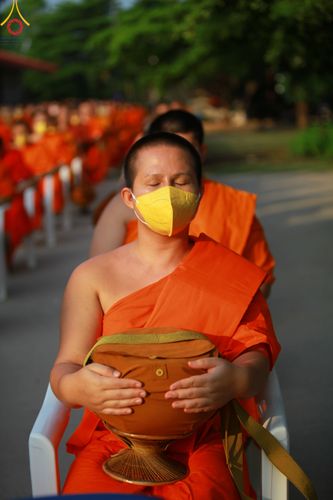 ภาพ No.81334:พิธีตักบาตรพระ ๑,๐๒๘ รูป ถวายเป็นพุทธบูชา เนื่องในสัปดาห์วิสาขบูชาโลก  ช่วยคณะสงฆ์ ๓๒๓ วัด ๔ จังหวัดชายแดนใต้ วันอาทิตย์ที่ ๒๘ พฤษภาคม พ.ศ.๒๕๖๖ ณ ศูนย์ปฎิบัติธรรมดอยหล่อ อำเภอดอยหล่อ จังหวัดเชียงใหม่