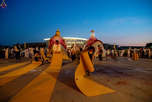 ภาพ No.296107:ภาพเบื้องหลังอาสาสมัครรวมใจ ชุดที่ 1 ในโครงการธรรมยาตรา กตัญญูบูชา มหาปูชนียาจารย์ พระมงคลเทพมุนี(สด จนฺทสโร) พระผู้ปราบมาร อนุสรณ์สถาน 7 แห่ง ปีที่ 14