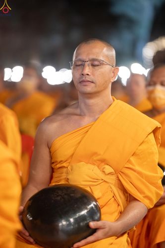 ภาพ No.289178:วันที่ 7 มกราคม พ.ศ. 2569 พิธีตักบาตรพระธรรมยาตรา ณ อนุสรณ์สถานลำดับที่ 1 สถานที่เกิดด้วยรูปกายเนื้อ อนุสรณ์สถานมหาวิหารพระมงคลเทพมุนี (โลตัสแลนด์) อ.สองพี่น้อง จ.สุพรรณบุรี ในโครงการธรรมยาตรา กตัญญูบูชา มหาปูชนียาจารย์ พระมงคลเทพมุนี(สด จนฺทสโร) พระผู้ป