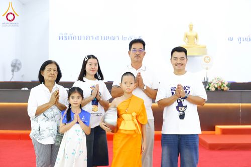 ภาพ No.320930:วันเสาร์ที่ 11 เมษายน พ.ศ.2569 พิธีตักบาตรฉลองสามเณรใหม่ ณ ศูนย์อบรมเยาวชนนครปฐม