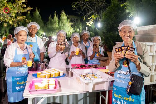 ภาพ No.287947:วันที่ 4 มกราคม พ.ศ. 2569 พิธีถวายภัตตาหารเป็นสังฆทาน แด่พระธรรมยาตรา ในโครงการธรรมยาตรา กตัญญูบูชา มหาปูชนียาจารย์ พระมงคลเทพมุนี(สด จนฺทสโร) พระผู้ปราบมาร อนุสรณ์สถาน 7 แห่ง ปีที่ 14 ณ อนุสรณ์สถานมหาวิหารพระมงคลเทพมุนี (โลตัสแลนด์) อ.สองพี่น้อง จ.สุพรร