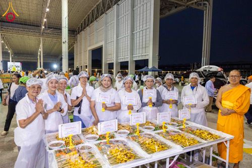 ภาพ No.302984:วันที่ 26 มกราคม พ.ศ. 2569 พิธีถวายภัตตาหารเป็นสังฆทาน แด่พระธรรมยาตรา ณ วัดพระธรรมกาย  จังหวัดปทุมธานี ในโครงการธรรมยาตรา กตัญญูบูชา มหาปูชนียาจารย์ พระมงคลเทพมุนี(สด จนฺทสโร) พระผู้ปราบมาร อนุสรณ์สถาน 7 แห่ง ปีที่ 14