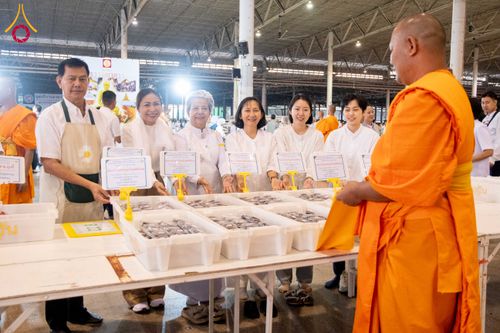 ภาพ No.287321:วันที่ 3 มกราคม พ.ศ.2569 พิธีถวายภัตตาหารเป็นสังฆทาน แด่พระธรรมยาตรา ณ วัดพระธรรมกาย  จังหวัดปทุมธานี ในโครงการธรรมยาตรา กตัญญูบูชา มหาปูชนียาจารย์ พระมงคลเทพมุนี(สด จนฺทสโร) พระผู้ปราบมาร อนุสรณ์สถาน 7 แห่ง ปีที่ 14