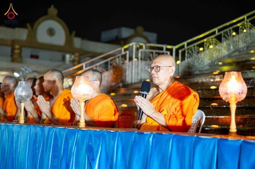 ภาพ No.348138:วันที่ 5 กันยายน พ.ศ. 2569 พิธีจุดโคมประทีป ถวายเป็นพุทธบูชา ในโครงการบวชอุบาสก–อุบาสิกาแก้ว  ณ วัดพุทธสันติวัน ธรรมชัย เมืองนาคปูร์ ประเทศอินเดีย