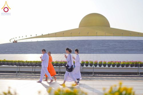 ภาพ No.340408:วันที่  12 - 22 กรกฎาคม พ.ศ.2569 ชาวต่างชาติจากประเทศกัวเตมาลา รัสเซีย เซอร์เบีย เยอรมัน อเมริกา สเปน สิงคโปร์ และศรีลังกา  เยี่ยมชมวัด เรียนรู้วิธีการนั่งสมาธิ และกราบสักการะพระมหาธรรมกายเจดีย์ ณ วัดพระธรรมกาย