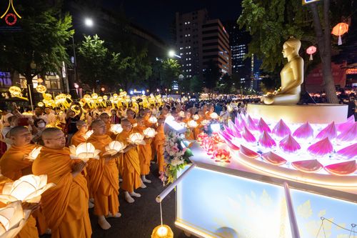 ภาพ No.81114:Lotus Lantern Festival 2023  เทศกาลโคมดอกบัว เนื่องในวันวิสาขบูชา   ของชาวพุทธทุกชาติ ทุกนิกาย ในสาธารณรัฐเกาหลีใต้ วันที่ 20-21 พฤษภาคม พ.ศ. 2566