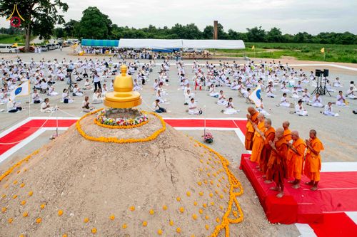 ภาพ No.346648:วันอาทิตย์ที่ 30 สิงหาคม พ.ศ.2569 พิธีทอดผ้าป่า สวดธรรมจักรกัปปวัตนสูตรกลั่นแผ่นดินโปรยรัตนชาติ  สถาปนาองค์พระเจดีย์เพื่อสร้างสันติภาพโลก  ณ ศูนย์ปฏิบัติธรรมพนมสารคาม (เพชรตะวัน) จังหวัดฉะเชิงเทรา