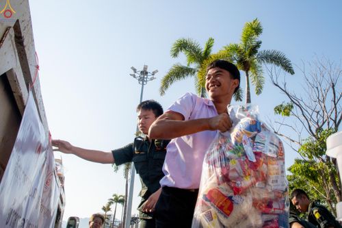 ภาพ No.282499:วันที่ 19 -20 ธันวาคม พ.ศ.2568 เบื้องหลังความสำเร็จ ของการจัดงานตักบาตร พระ 10,000 รูป Skywalk กาญจนบุรี