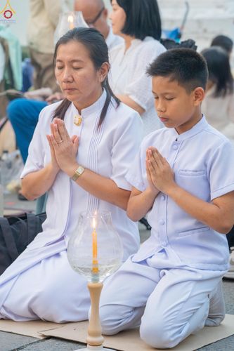 ภาพ No.297063:วันที่ 17 มกราคม พ.ศ. 2569 พิธีจุดประทีปถวายเป็นพุทธบูชา และบูชาธรรมมหาปูชนียาจารย์ (ภาพชุดที่ 2) ณ วัดโบสถ์บน ต.บางคูเวียง จ.นนทบุรี อนุสรณ์สถานลำดับที่ 4 สถานที่เกิดด้วยกายธรรม ในโครงการธรรมยาตรา กตัญญูบูชา มหาปูชนียาจารย์ พระมงคลเทพมุนี(สด จนฺทสโร) พร