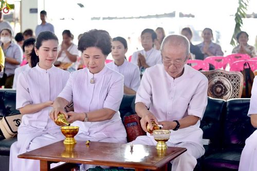 ภาพ No.284407:วันอาทิตย์ที่ 19 ตุลาคม 2568 พิธีทอดกฐินสามัคคีทั่วไทย โดยคณะศิษยานุศิษย์ บูชาธรรม 81 ปี หลวงพ่อธัมมชโย ณ วัดเอนกพิมพรประชานาถ อ.เมือง จ.สมุทรสงคราม