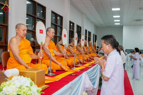 ภาพ No.314736:วันเสาร์ที่ 21 มีนาคม พ.ศ. 2569 พิธีบำเพ็ญกุศล คุณพ่อณรงค์ จินตมากุล  สิริอายุ 99 ปี 11 เดือน โยมบิดา พระครูปลัดรัตนวีรวัฒน์ (รังสฤษดิ์ อิทฺธิจินตโก) ที่ปรึกษาเจ้าคณะจังหวัดปทุมธานี เจ้าอาวาสวัดพระธรรมกาย  ณ ห้องปลูกศรัทธา 2 วัดพระธรรมกาย ปทุมธานี