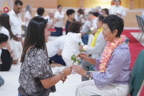 ภาพ No.321628:วันอาทิตย์ที่ 12 เมษายน พ.ศ.2569 กิจกรรมงานบุญวันสงกรานต์ (ตักบาตร ขอขมาพ่อแม่ สรงน้ำพระ รดน้ำขอพร) ณ วัดพระธรรมกายจอร์เจีย ประเทศสหรัฐอเมริกา