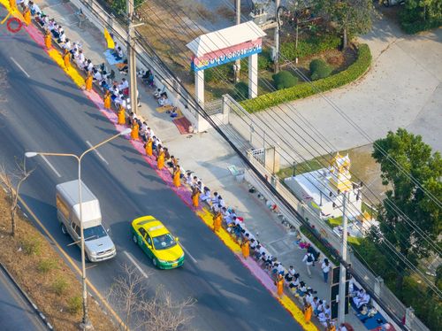 ภาพ No.120217:พิธีต้อนรับพระธรรมยาตรา ในโครงการธรรมยาตรา กตัญญูบูชา มหาปูชนียาจารย์ พระมงคลเทพมุนี(สด จนฺทสโร) พระผู้ปราบมาร อนุสรณ์สถาน 7 แห่ง ปีที่ 12 วันที่ 28 มกราคม พ.ศ. 2567 ณ วัดพระธรรมกาย จ.ปทุมธานี