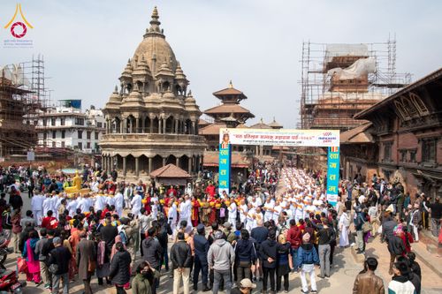 ภาพ No.129913:พิธีตัดปอยผมและแห่นาคธรรมทายาท ในโครงการบรรพชา 1,250 รูป ณ แดนประสูติ สวนลุมพินี ประเทศเนปาล วันที่ 2 มีนาคม พ.ศ. 2567