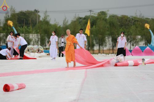 ภาพ No.119589:V.18 ทันทีม การเตรียมงาน เก็บงาน การรับบุญของเจ้าหน้าที่หน่วยงานต่างๆ เพื่อโครงการธรรมยาตรา กตัญญูบูชามหาปูชนียาจารย์ พระมงคลเทพมุนี (สด จนฺทสโร) พระผู้ปราบมาร อนุสรณ์สถาน 7 แห่ง ปีที่ 12 ระหว่างวันที่ 2 - 31 มกราคม พ.ศ.2567