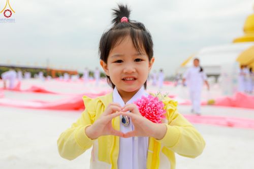 ภาพ No.118668:พิธีตักบาตรพระธรรมยาตรา ปีที่ 12 ณ อนุสรณ์สถานลำดับที่ 5 สถานที่เผยแผ่วิชชาธรรมกายครั้งแรก อนุสรณ์สถานบางปลา จ.นครปฐม วันที่ 25 มกราคม พ.ศ. 2567