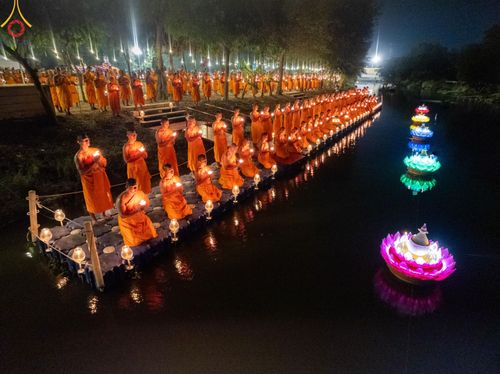 ภาพ No.192838:พิธีจุดประทีปถวายเป็นพุทธบูชา และบูชาธรรมมหาปูชนียาจารย์ ณ อนุสรณ์สถานคลองบางนางแท่น อ.สามพราน จ.นครปฐม ในโครงการธรรมยาตรา กตัญญูบูชา มหาปูชนียาจารย์ พระมงคลเทพมุนี(สด จนฺทสโร) พระผู้ปราบมาร อนุสรณ์สถาน 7 แห่ง ปีที่ 13 วันที่ 10 มกราคม พ.ศ. 2568