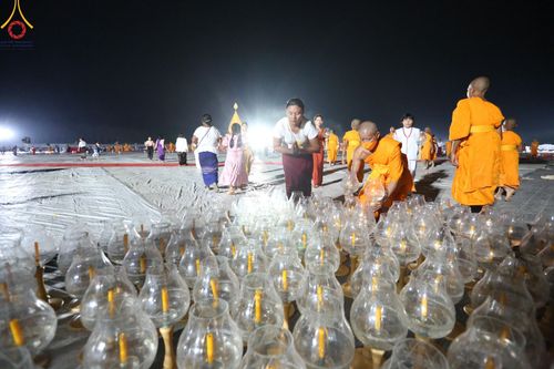 ภาพ No.130206:V.34 เพื่อธรรมเพื่อบางกล่ำ การรับบุญของเจ้าหน้าที่หน่วยงานต่างๆ  เพื่องานธรรมยาตราอัญเชิญพระบรมสารีริกธาตุ ประดิษฐาน ณ มหารัตนเจดีย์สิริปทุมสวรรค์ (เจดีย์อริยพุทธะ 5 พระองค์) ณ ศูนย์ปฏิบัติธรรมภาคใต้ อ.บางกล่ำ จ.สงขลา ระหว่างวันที่ 9-10 มีนาคม พ.ศ. 2567