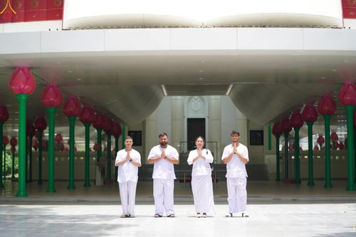ภาพ No.345146:วันที่ 7 - 19 สิงหาคม พ.ศ.2569 ต้อนรับชาวต่างชาติเยี่ยมชมวัดพระธรรมกาย