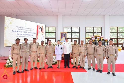 ภาพ No.344317:วันที่ 12 สิงหาคม พ.ศ. 2569  พสกนิกรชาวอำเภอคลองหลวง พร้อมใจร่วมพิธีสวดพระพุทธมนต์และทำบุญตักบาตรถวายพระราชกุศล เนื่องในวันคล้ายวันพระราชสมภพ สมเด็จพระบรมราชชนนีพันปีหลวง และวันแม่แห่งชาติ 12 สิงหาคม 2569