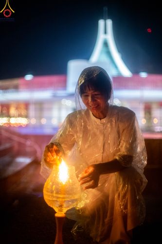 ภาพ No.89338:พิธีประดิษฐานรูปหล่อทองคำ  คุณยายอาจารย์มหารัตนอุบาสิกาจันทร์ ขนนกยูง ภายในมหาวิหารคุณยายอาจารย์ฯ เนื่องในวันครูผู้ค้นพบวิชชาธรรมกาย วันศุกร์ที่ 29 กันยายน พ.ศ. 2566 ณ วัดพระธรรมกาย จ.ปทุมธานี